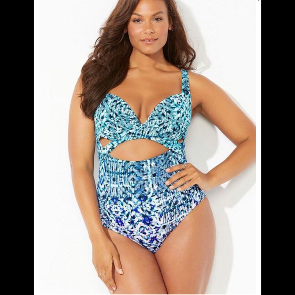 Underwire one piece swimsuit